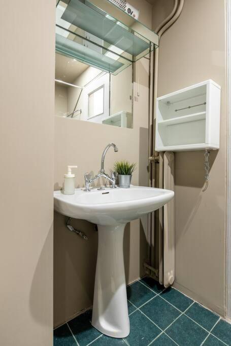 Tranquility Downtown Athens Appartement Buitenkant foto